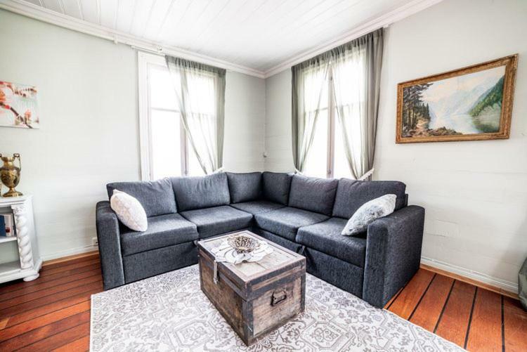 Laerdalsoren Motor Guesthouse Lærdalsøyri Exteriör bild