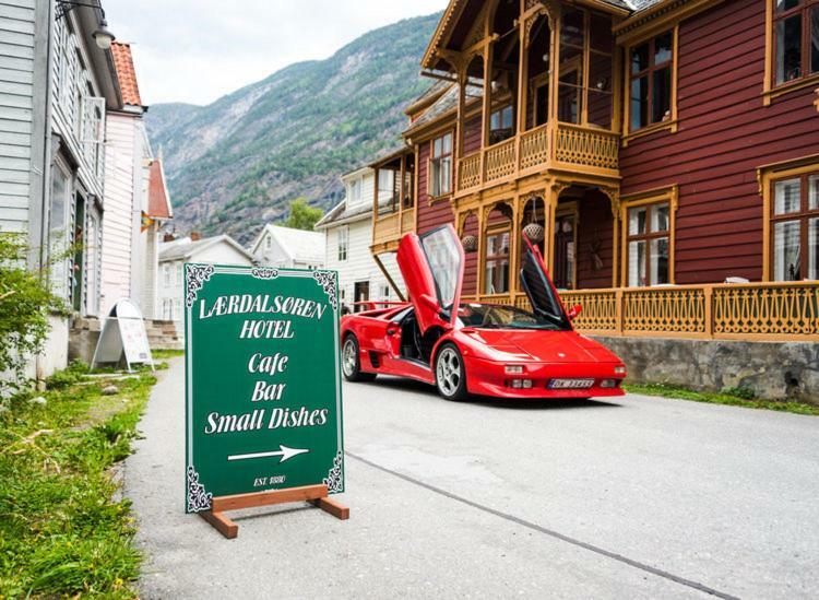 Laerdalsoren Motor Guesthouse Lærdalsøyri Exteriör bild