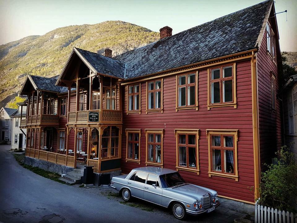 Laerdalsoren Motor Guesthouse Lærdalsøyri Exteriör bild