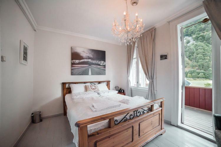 Laerdalsoren Motor Guesthouse Lærdalsøyri Exteriör bild